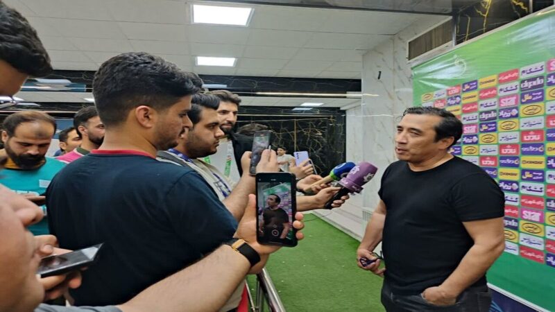 فحش و فحش‌کشی خداداد عزیزی با هوادار حریف/ پلیس دخالت کرد +فیلم