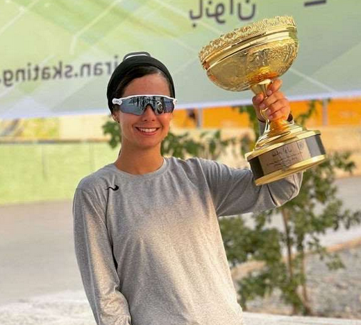 نیلوفر مردانی