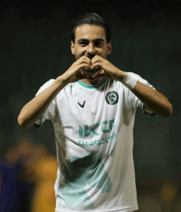 ستاره 19 ساله، بنزین سوپر پیکانی ها در لیگ