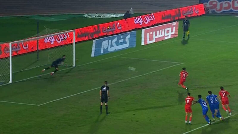 پنالتی از دست رفته فولاد مقابل استقلال