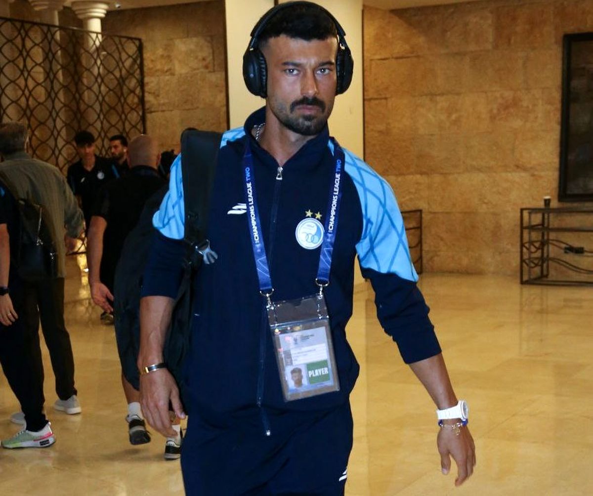 استوری رامین رضائیان درباره قلب آبی