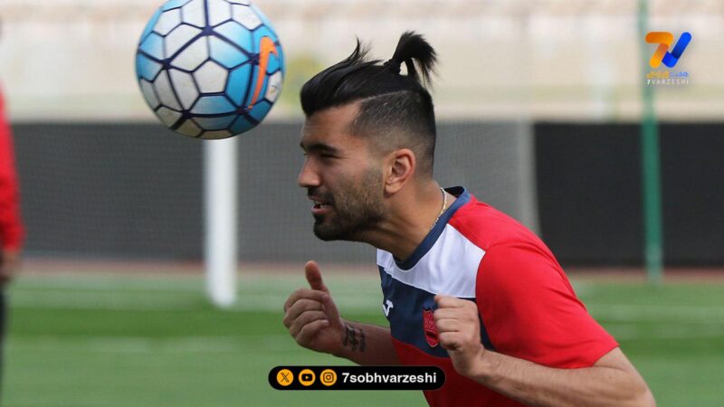 موتور اسکوتر قرمز آلبالویی محسن مسلمان ستاره تیم ملی