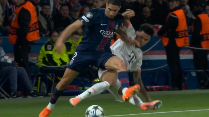 خطای شدید دیاز روی اشرف حکیمی و اخراج از زمین بازی