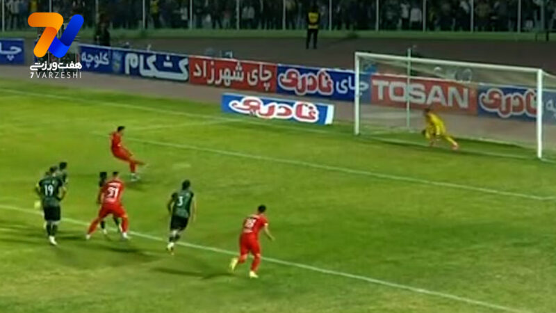 گل اول تراکتور به خیبر خرم آباد توسط حسین زاده از روی نقطه پنالتی