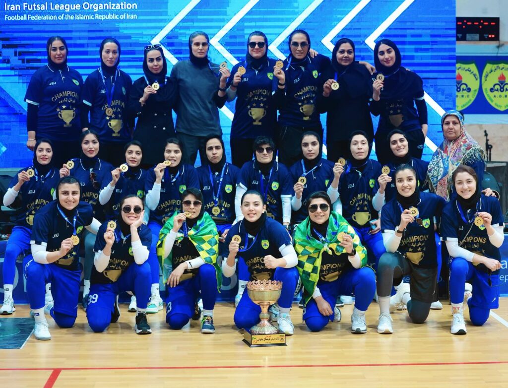 زهرا لطف‌آبادی