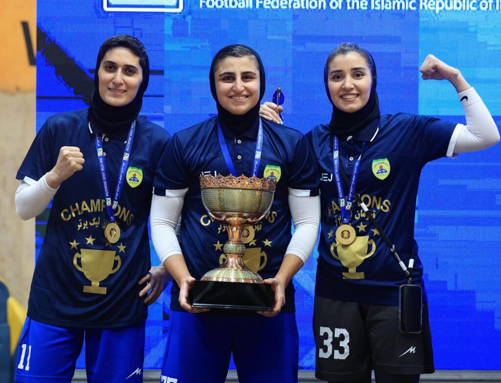 زهرا لطف‌آبادی