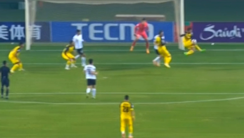 گل دوم سپاهان به آخال توسط محمد عسکری