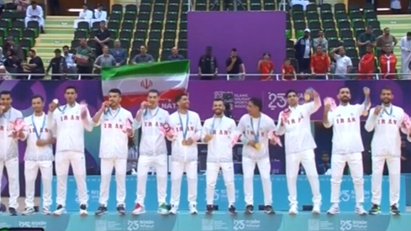 مراسم اهدا مدال طلا به فوتسال ایران در مسابقات کشورهای اسلامی