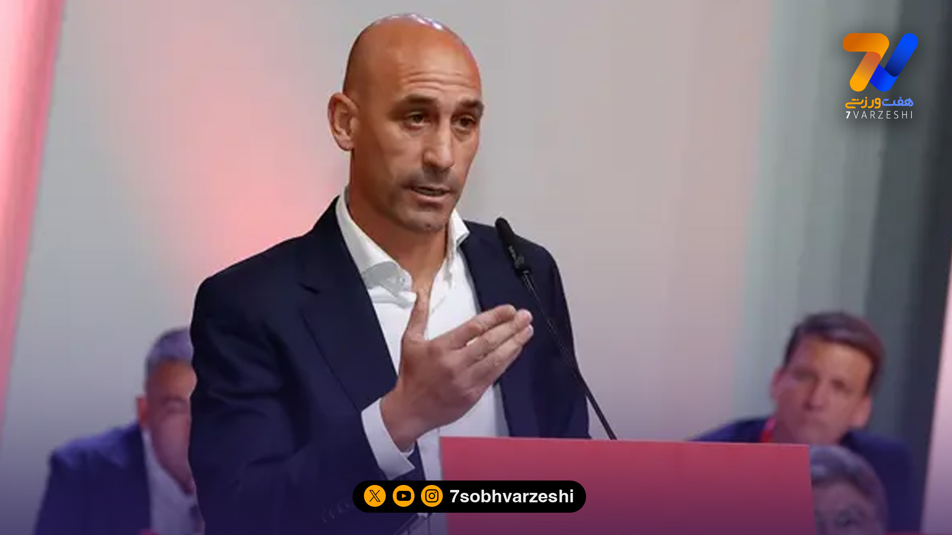 رییس سابق فدراسیون فوتبال را با تخم مرغ زدند!