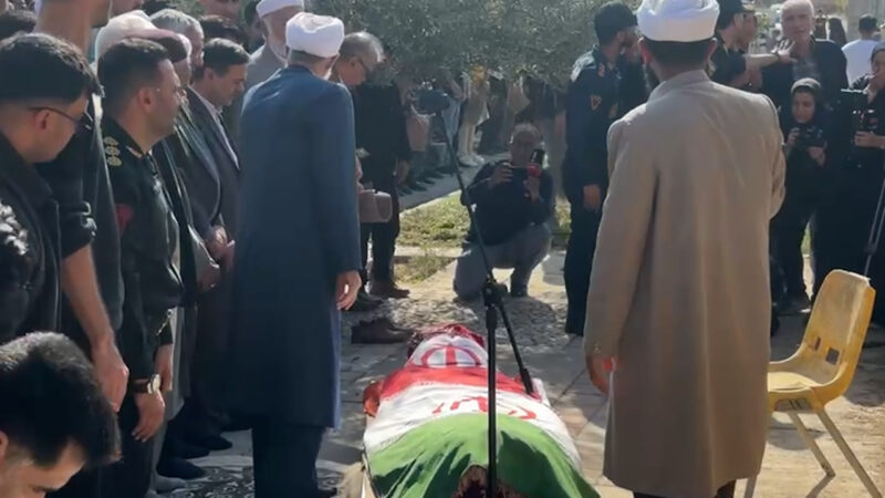 حیف از این قامت رعنا که در خاک رود؛ نماز آخر بر پیکر صابر/ خفته در خاک، زنده در یاد