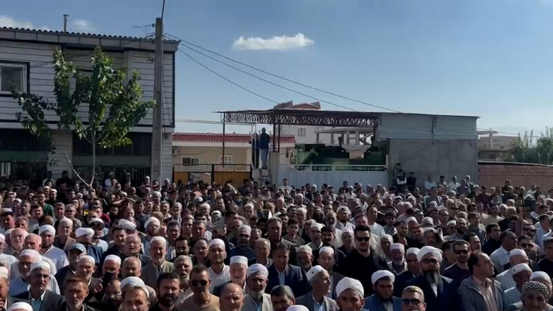 جمعیت دوستداران صابر کاظمی و مردم آق قلا در مراسم تشییع