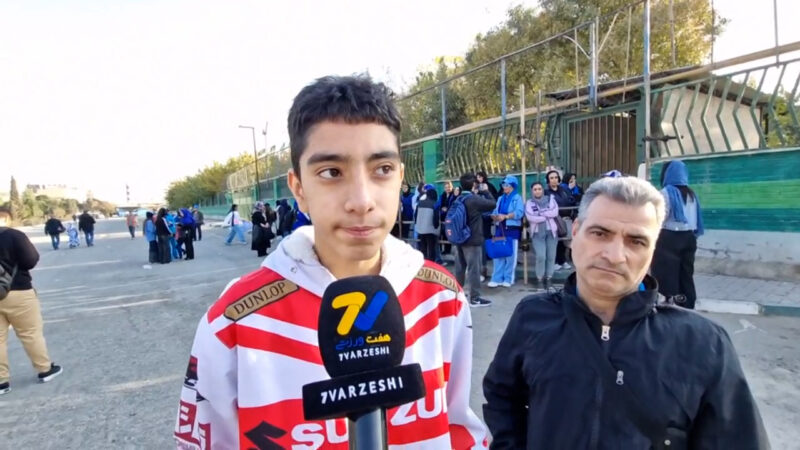 هوادار استقلال: اگر ترسی ندارید داور خارجی برای دربی بیاورید