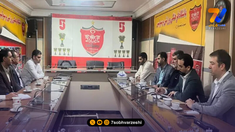 مدیرعامل پرسپولیس، همه را در باشگاه به خط کرد 