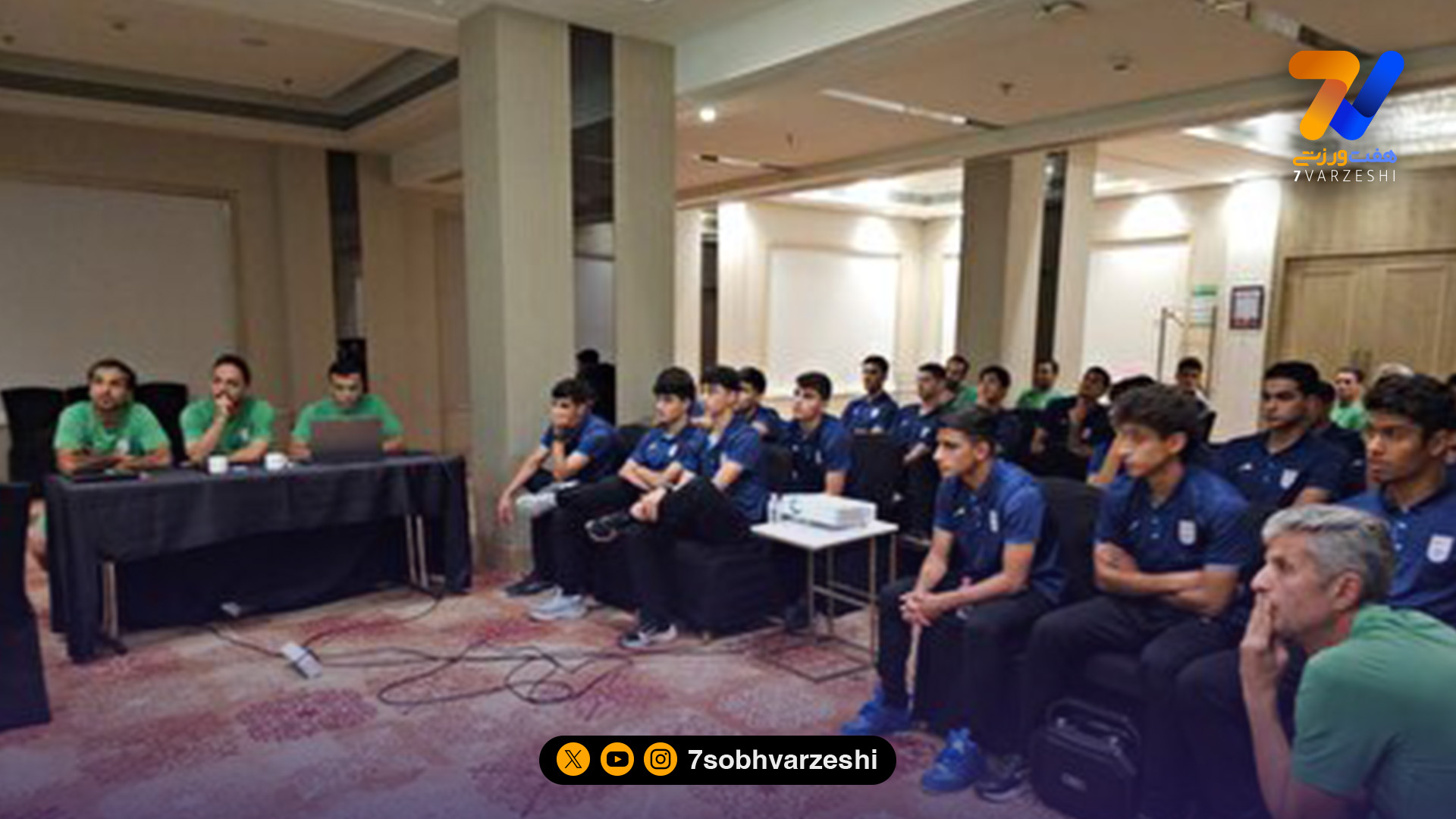 جلسه فنی و روانی سرمربی نوجوانان قبل از دیدار با هند