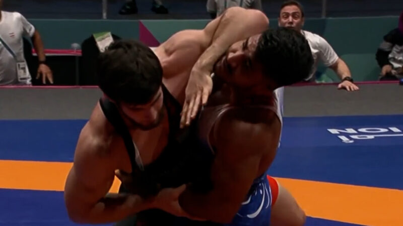 غلامرضا فرخی دومین مدال طلای کاروان کشتی را دشت کرد 