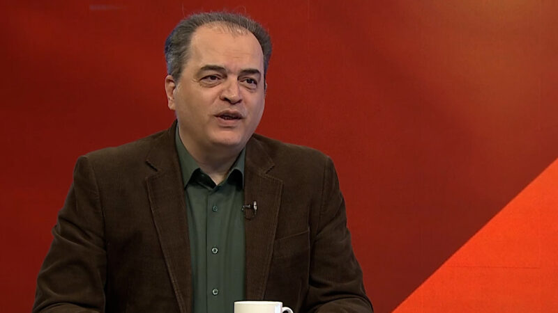 پیمان یوسفی: یک چاقو بیاوریم ژیمناستیک را از وسط نصف کنیم؟!