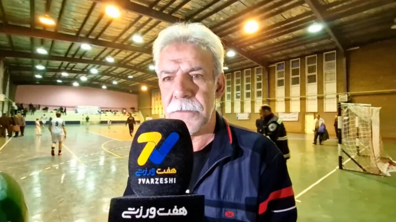 فنونی زاده: این سوالات را از من نپرسید؛ شما این سبیل ها را نگاه کنید!