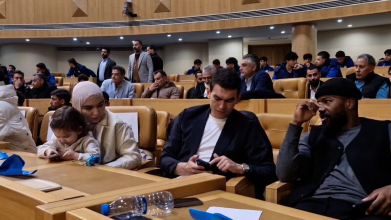 آشورماتوف و همسر محجبه اش در جشن استقلال