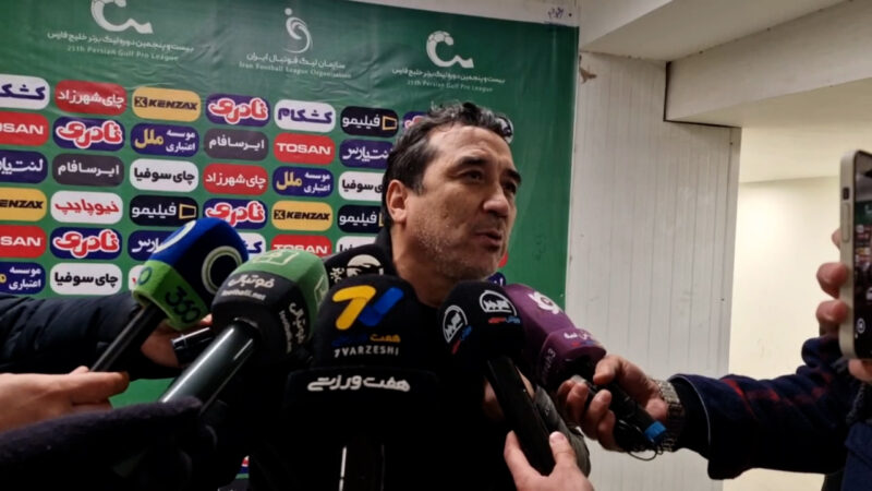 خداداد عزیزی: خیلی زور می زنند جلوی تراکتور را بگیرند اما ما تا قهرمانی ایستاده ایم!