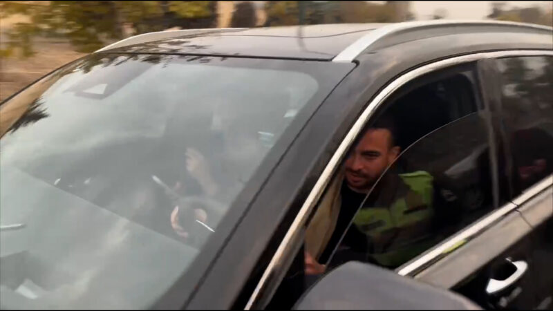 کاپیتان محروم پرسپولیس هم به ورزشگاه آمد