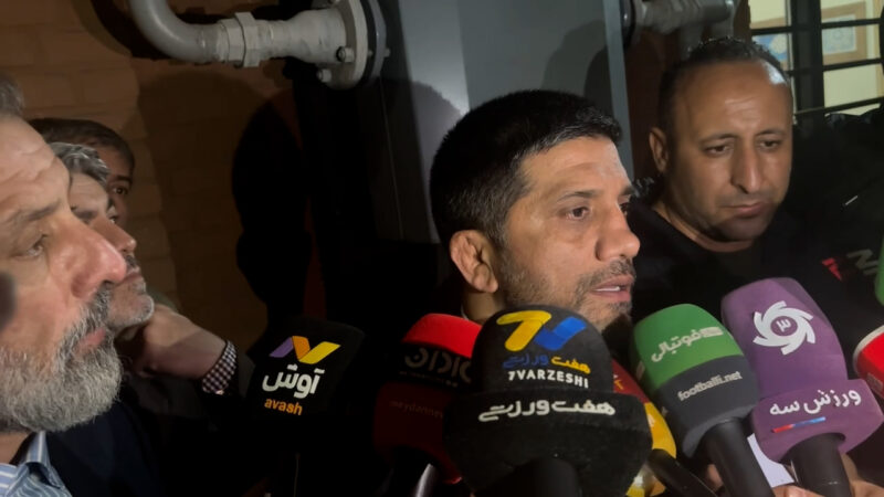 واکنش علیرضا دبیر به تشویق رسول خادم؛ تمام قهرمانان کشتی برای ما عزیزند/ هواداران کشتی این کار را نکردند!