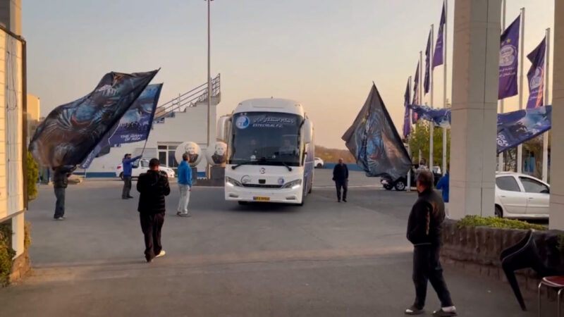 بوقچی ها کاروان استقلال را به اراک بدرقه کردند