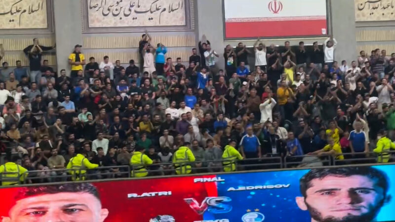 تشویق رسول خادم در فینال لیگ برتر کشتی آزاد