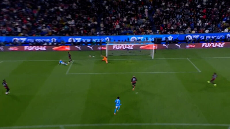 گل دوم ناپولی به آث میلان (راسموس هویلوند)