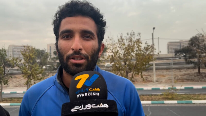 هوادار پرسپولیس با لباس آبی: از دزفول آمدم، نمی‌دانستم بازی بدون هوادار است!