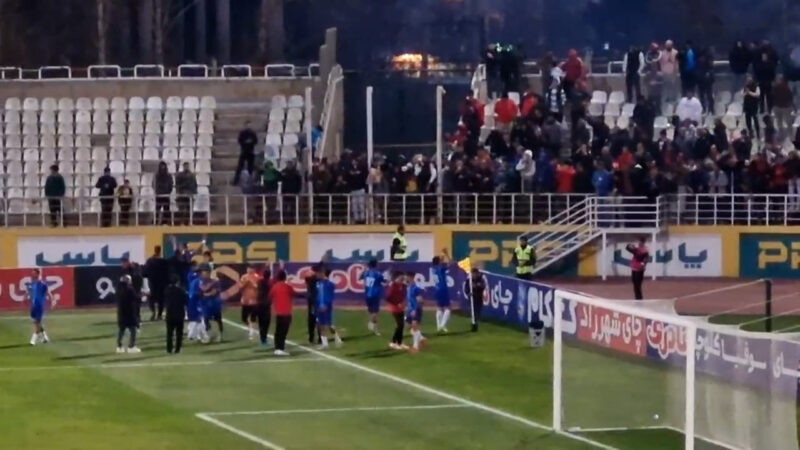 قدردانی بازیکنان نساجی از هواداران در تهران