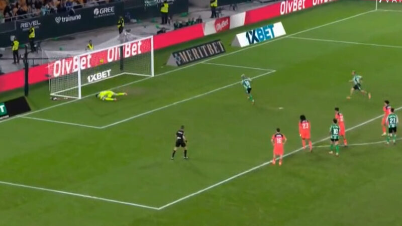 گل سوم رئال بتیس به بارسلونا از تقطه پنالتی (کوچو)