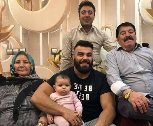 قاب خانوادگی | مادر و پدر امیر علی‌اکبری