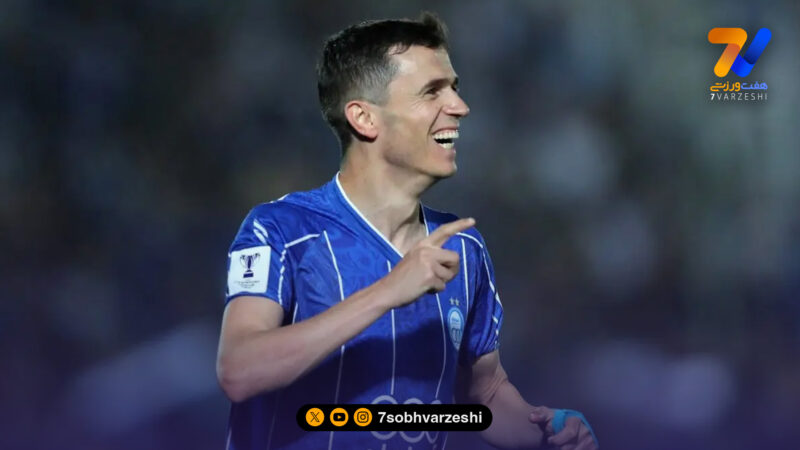 شاهکار جدید رسانه استقلال؛ آسانی هم در زمین است هم روی نیمکت!