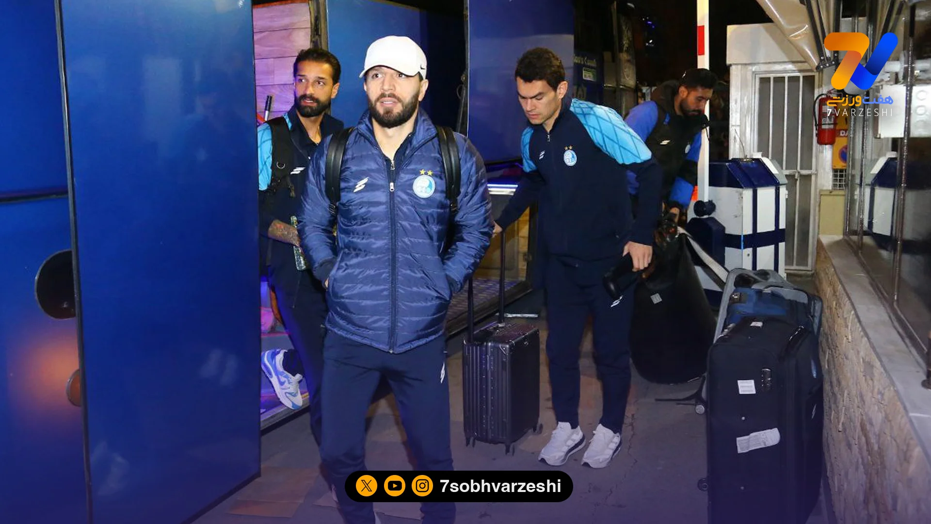 استقلال در میان استقبال هوادارانش در اصفهان وارد هتل شد/ گزارش تصویری