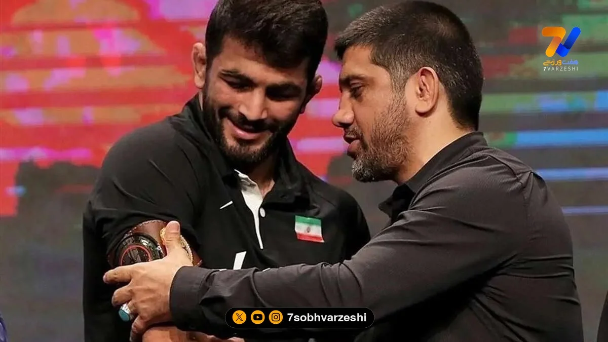 نیمرو خوردن علیرضا دبیر روی زمین