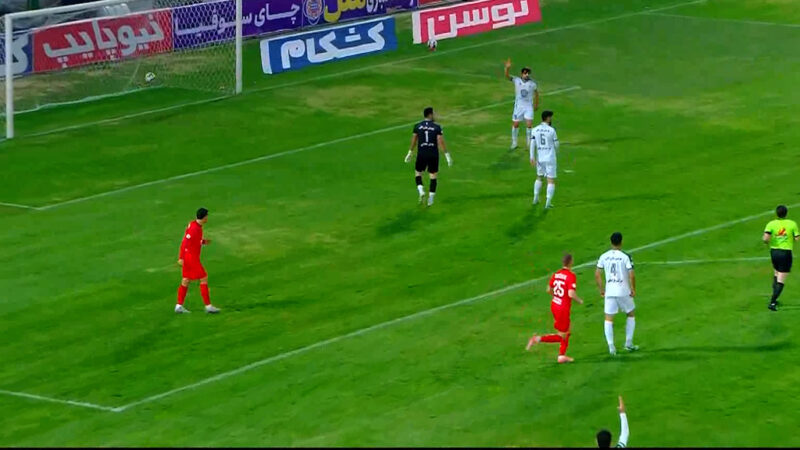 گل رجی لوشکیا به ذوب آهن مردود شد؛ VAR گل تراکتور را رد کرد