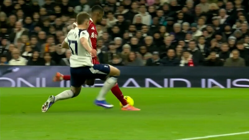 گل اول لیورپول به تاتنهام توسط الکساندر ایساک