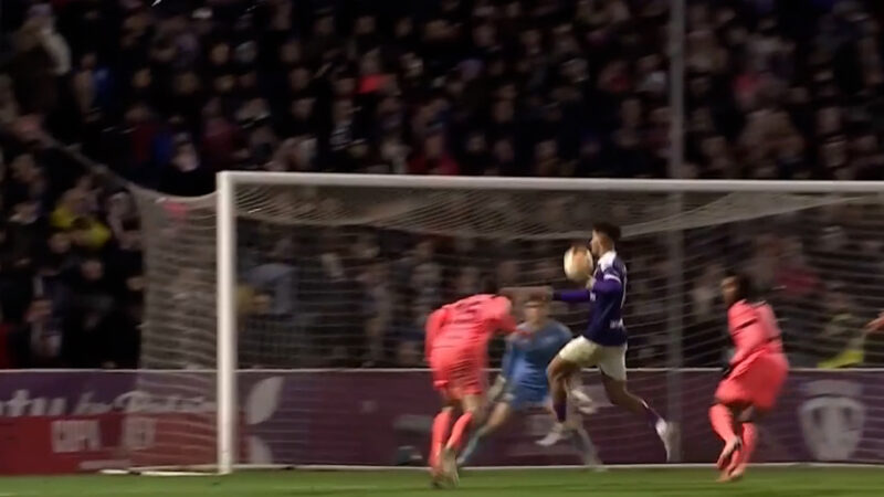 گل اول بارسلونا به گوادالاخارا توسط آندرئاس کریستنسن