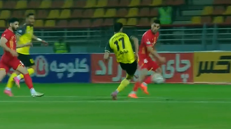 گل اول سپاهان به فولاد توسط محمد عسکری