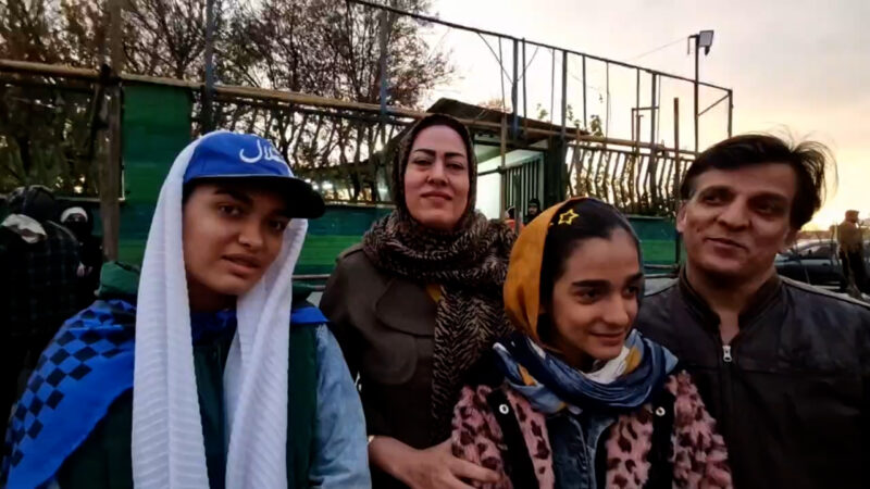 هواداران استقلال و ملوان در انتظار آغاز دیدار