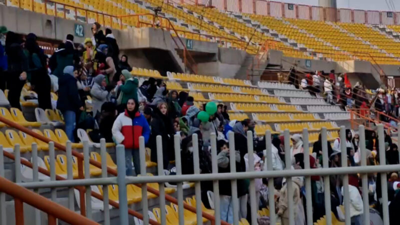 تشویق و حمایت هواداران خانم تراکتور در دیدار با شمس آذر