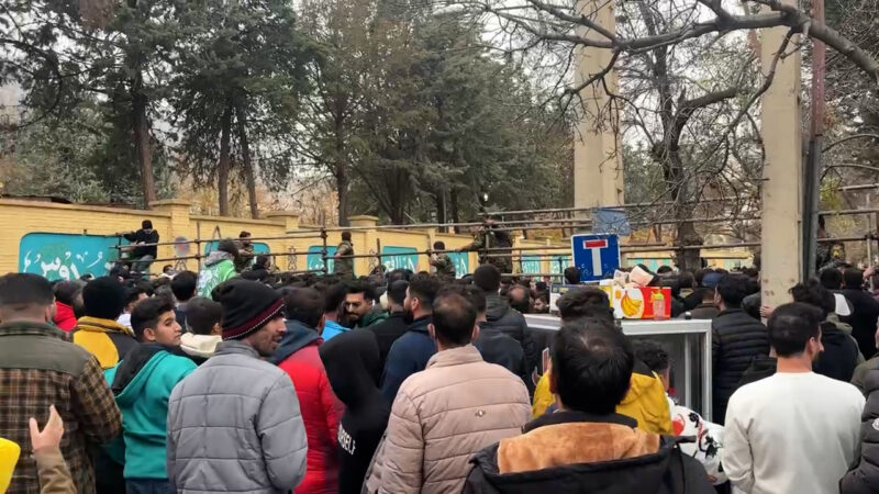 وضعیت گیت های ورودی ورزشگاه تختی بعد از تکمیل ظرفیت استادیوم!