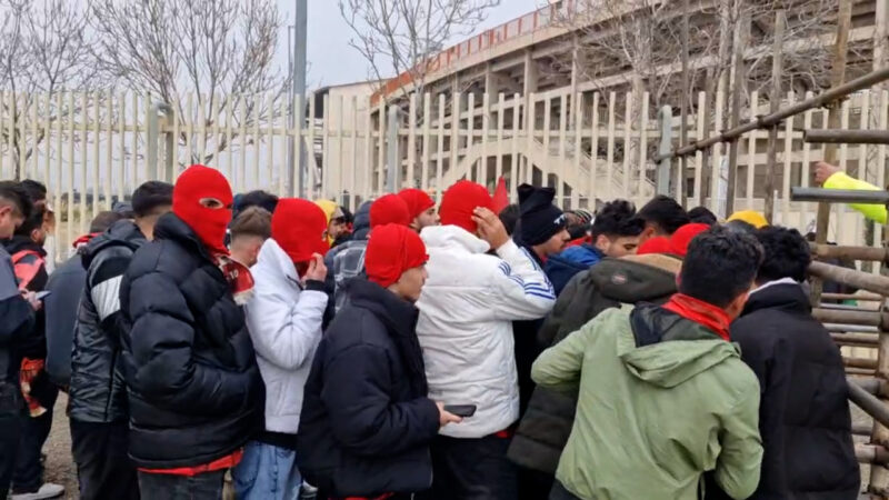 هواداران تراکتور در حال ورود به ورزشگاه قزوین