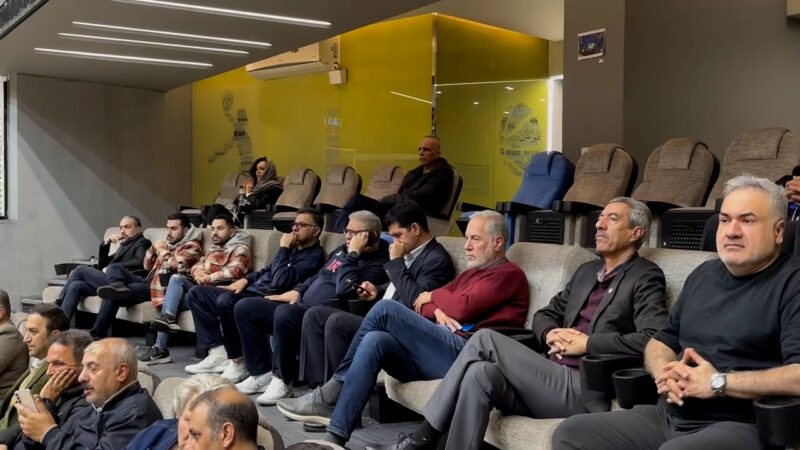 حضور مانولوپولوس سرمربی تیم ملی بسکتبال برای تماشای بازی استقلال – گلنور