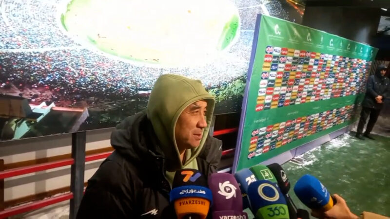 خداداد عزیزی: امتیاز هم کم کنند، نمایندگان مجلس نامه می زنند و امتیاز را برمی گردانند!