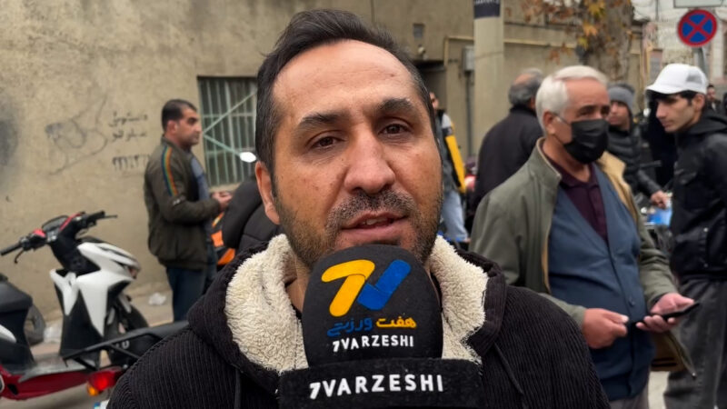 اعتراض هوادار خیبر به اوضاع ورزشگاه تختی: بلیت دارم، راهم نمی‌دهند!