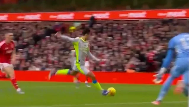 گل اول منچسترسیتی به ناتینگهام توسط تیجانی ریندرز