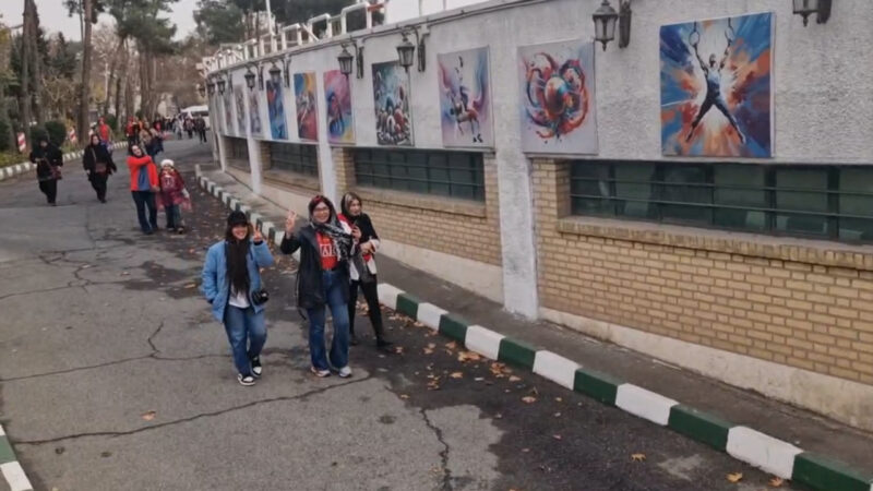 بانوان طرفدار نساجی از قائمشهر به تهران آمدند