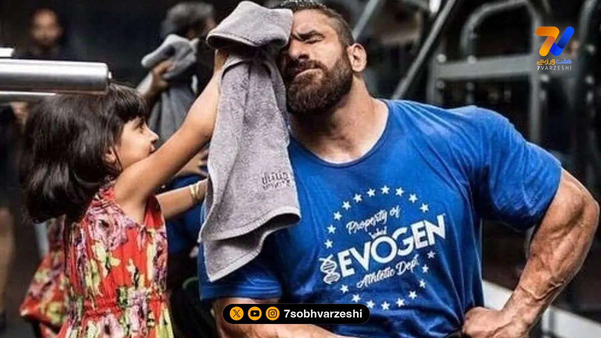 استانبول‌گردی هادی چوپان با خانواده پرجمعیتش