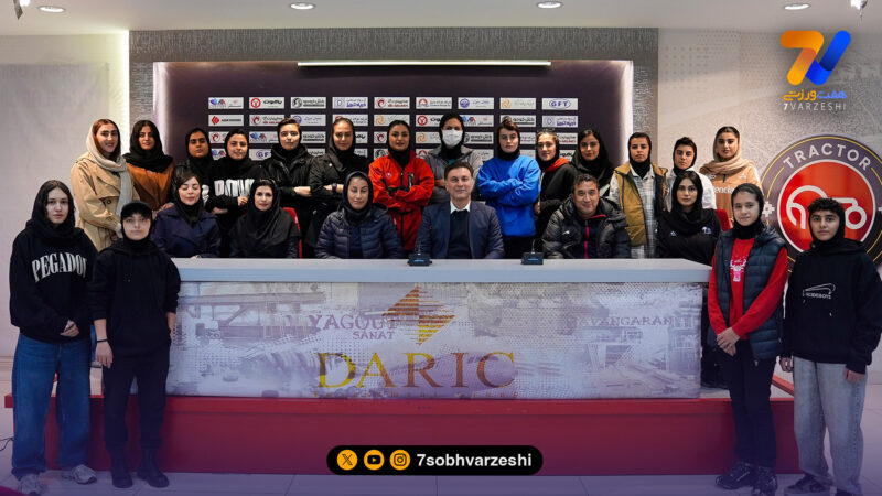 جلسه خداداد عزیزی و مظفری زاده با تیم فوتبال زنان تراکتور